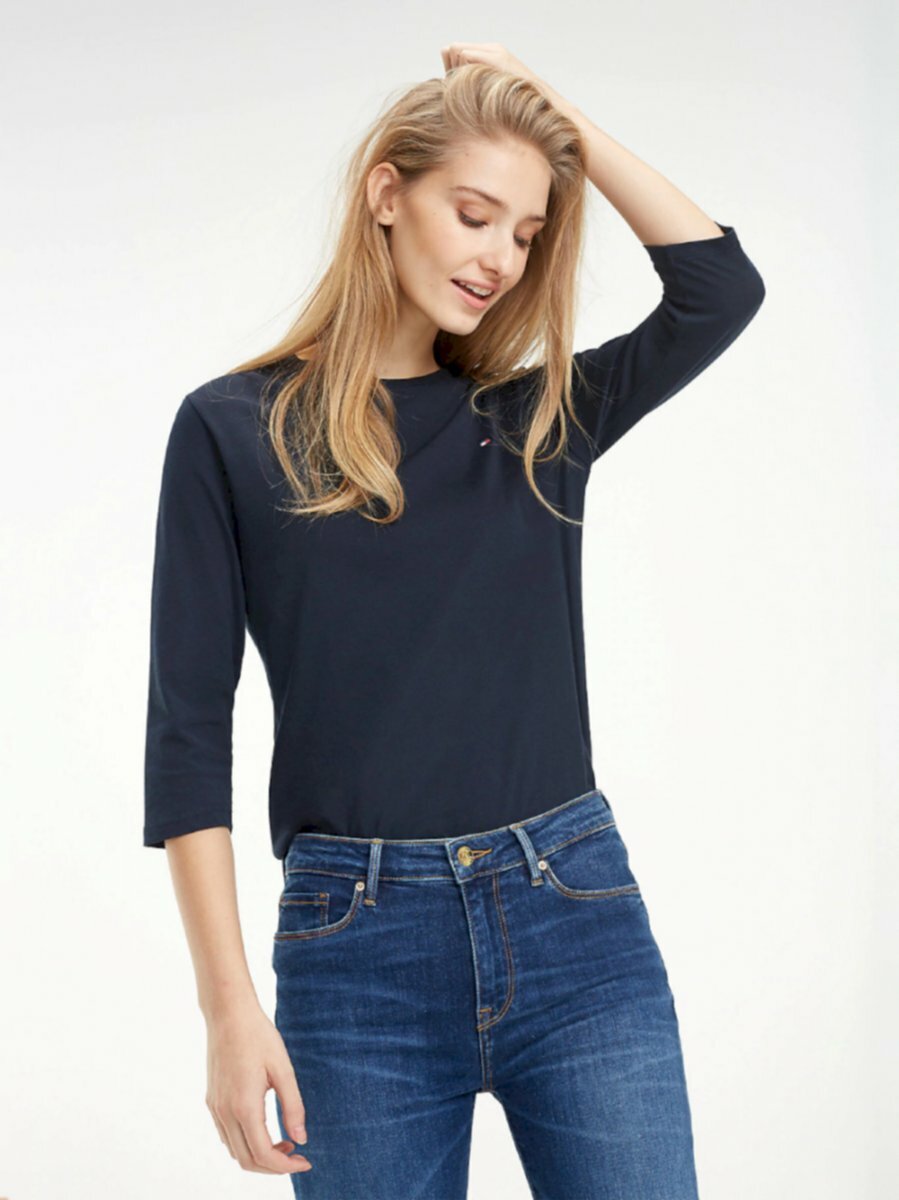 detail Tommy Hilfiger dámske tmavomodré tričko