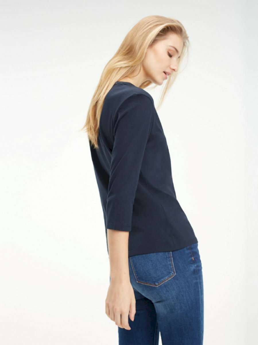 detail Tommy Hilfiger dámske tmavomodré tričko
