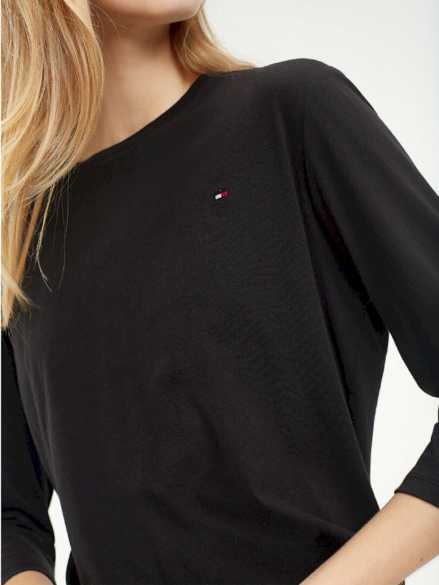 detail Tommy Hilfiger dámske čierne tričko