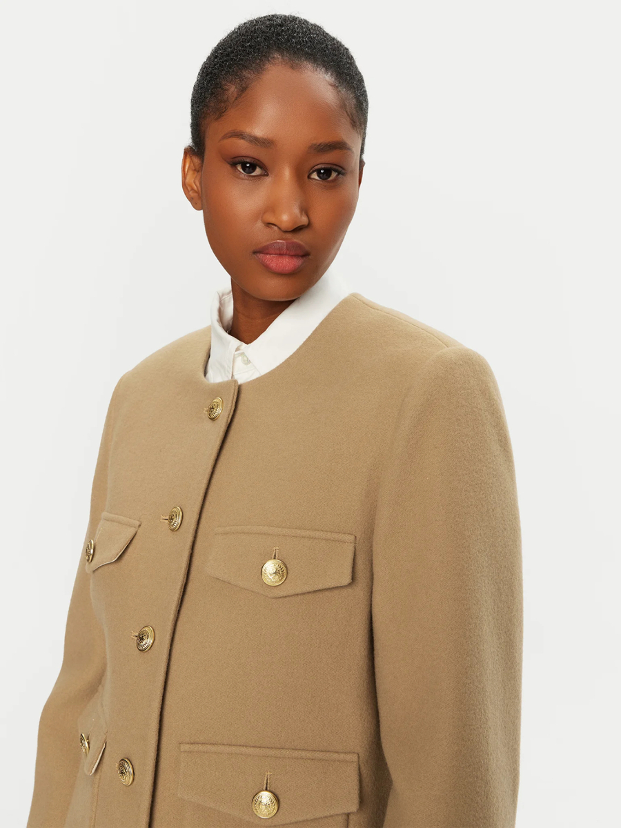 detail Tommy Hilfiger dámsky béžový prechodný kabátik
