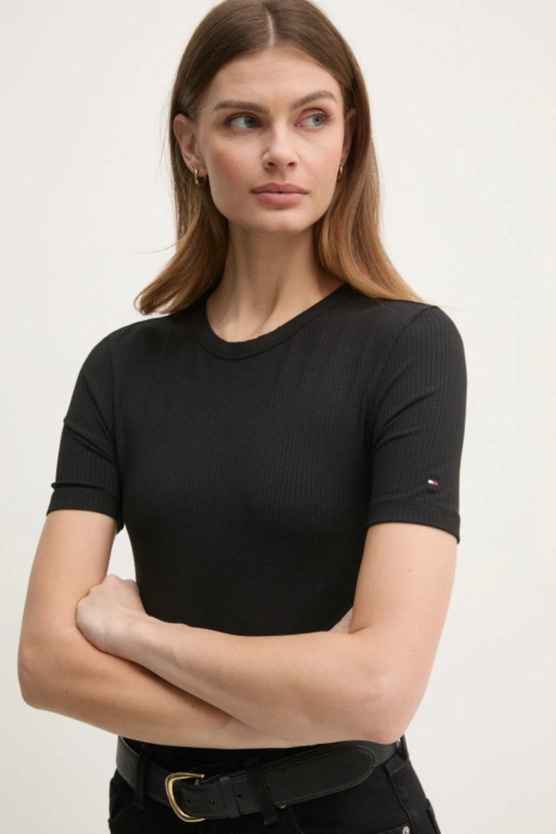 detail Tommy Hilfiger čierne tričko