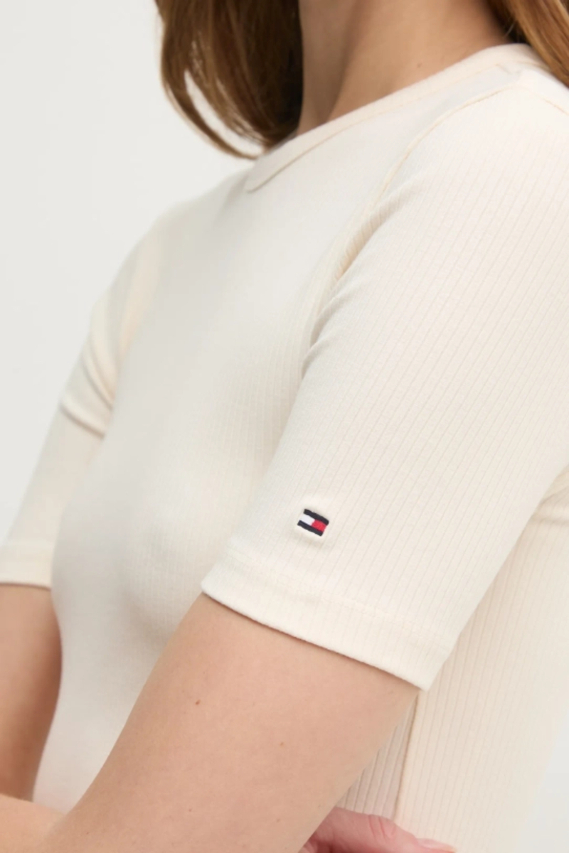 detail Tommy Hilfiger dámske béžové tričko