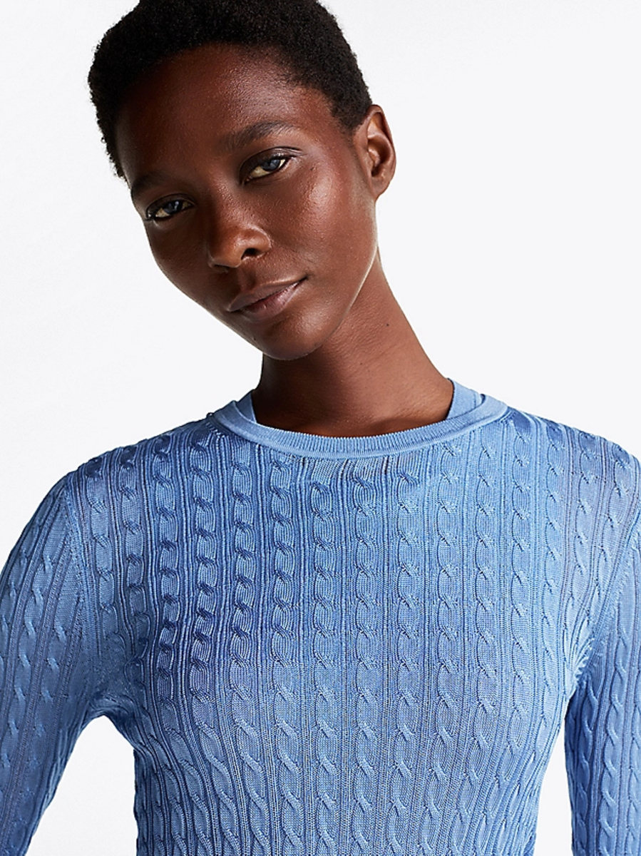 detail Tommy Hilfiger dámske modré tričko s dlhým rukávom
