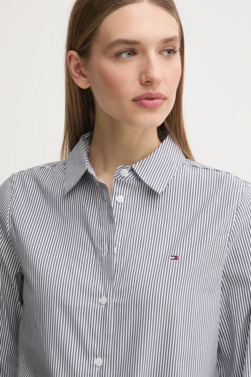 detail Tommy Hilfiger dámska pruhovaná košeľa