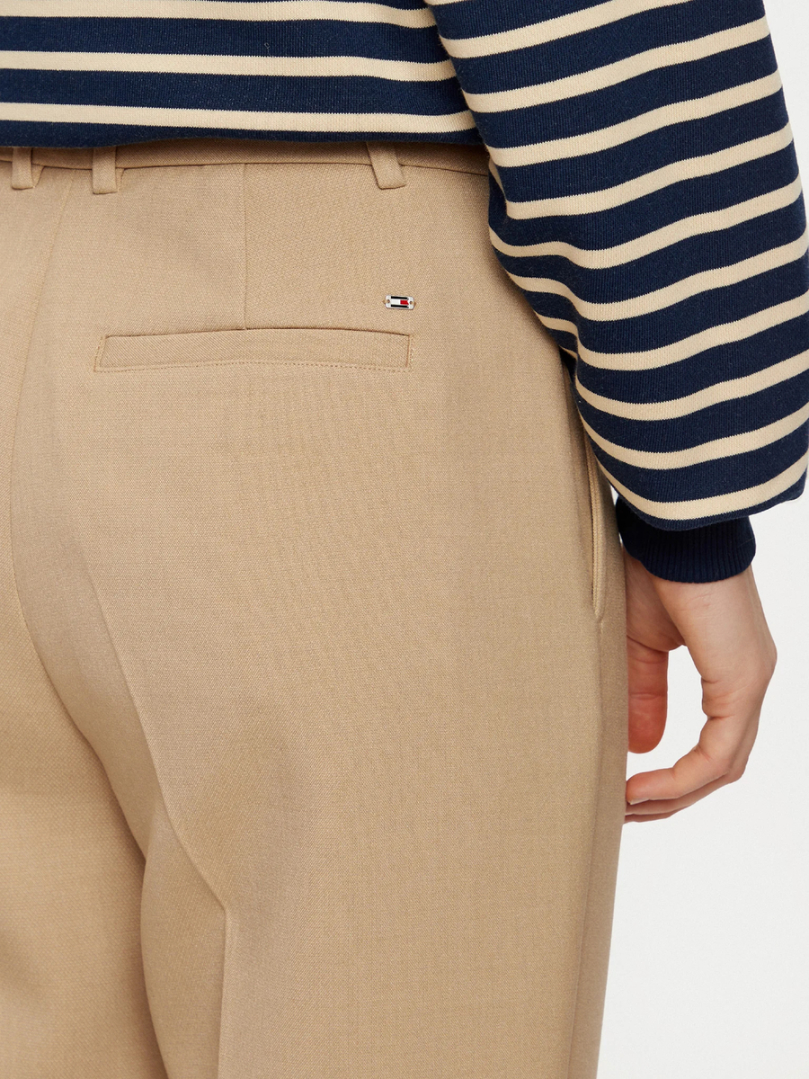 detail Tommy Hilfiger dámske béžové nohavice