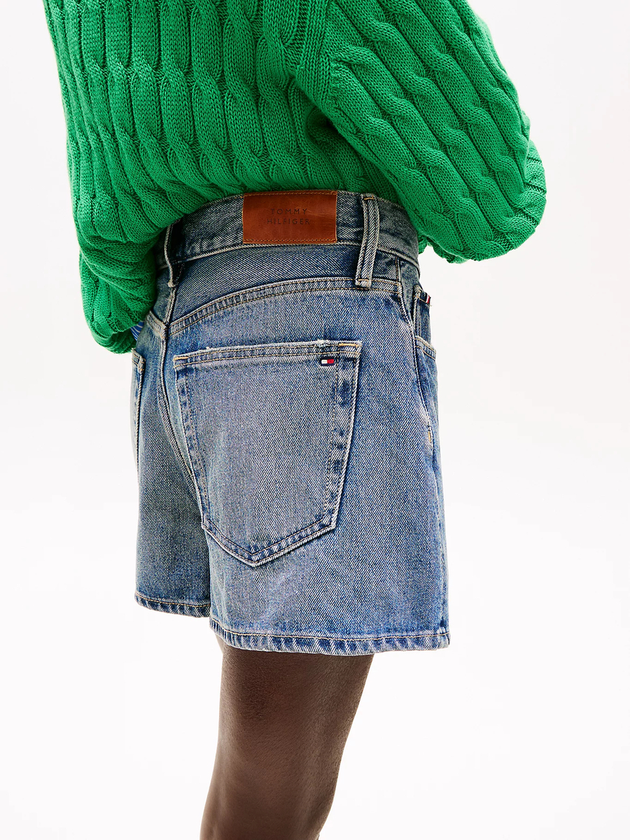 detail Tommy Hilfiger dámske modré šortky