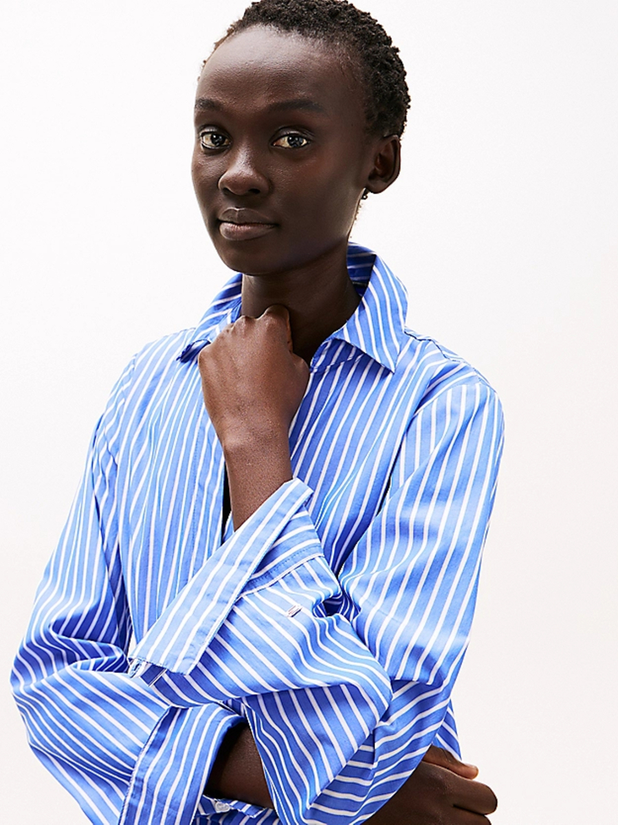 detail Tommy Hilfiger pruhované šaty