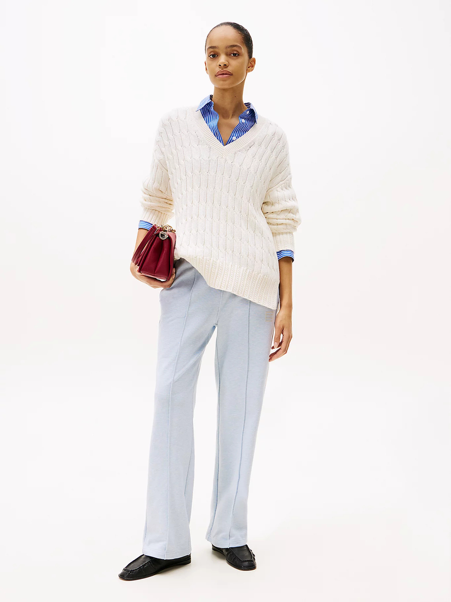 detail Tommy Hilfiger dámske modré tepláky