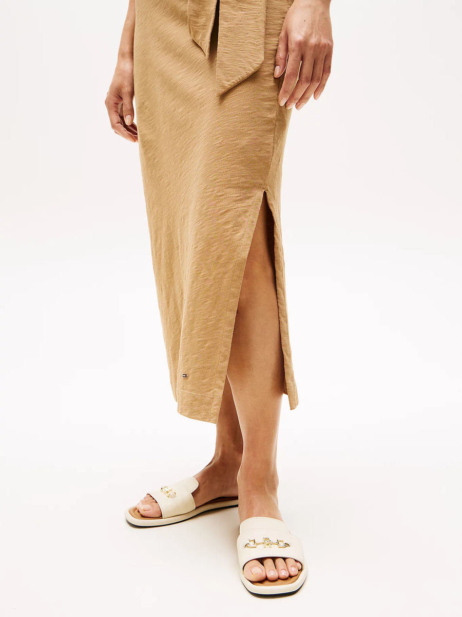 detail Tommy Hilfiger dámske béžové šaty