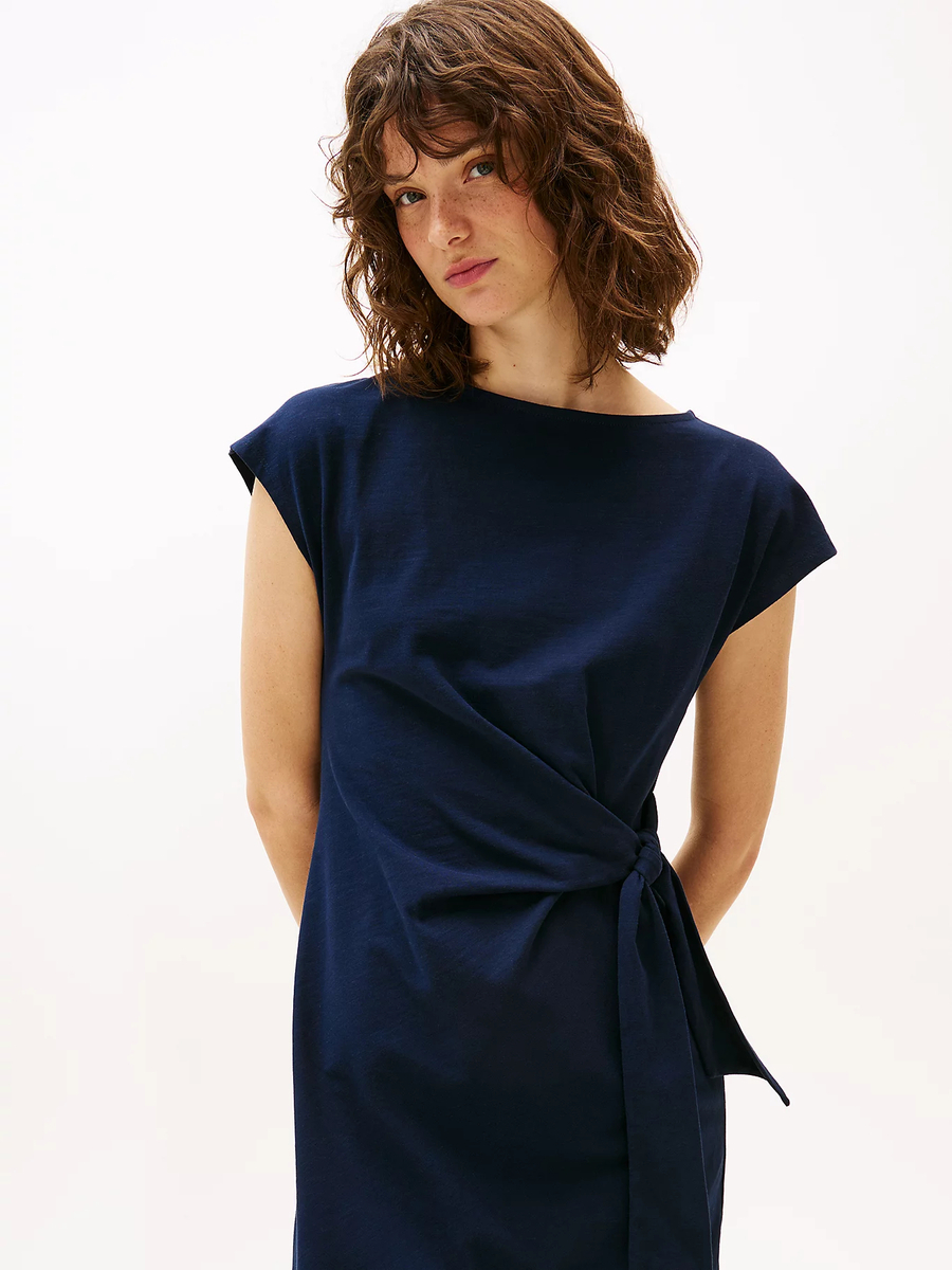 detail Tommy Hilfiger dámske modré šaty