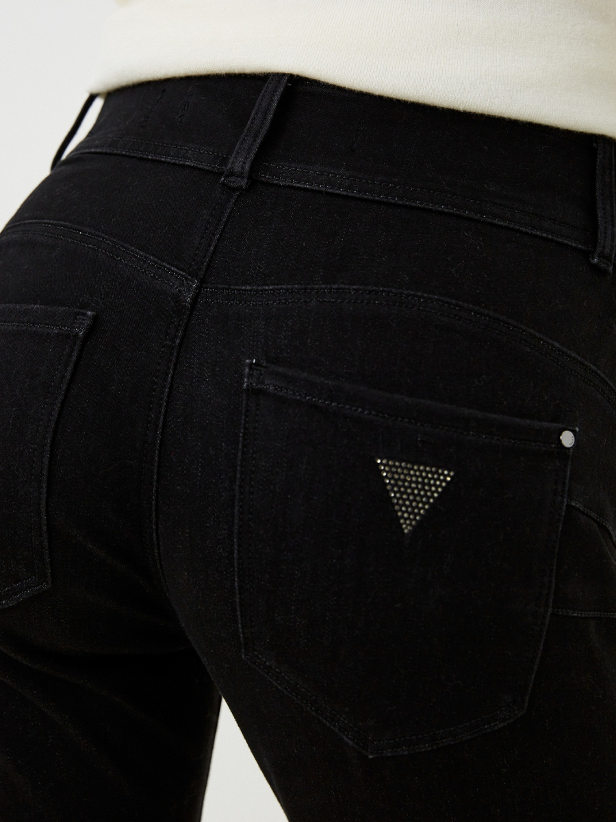 detail Guess dámske čierne džínsy