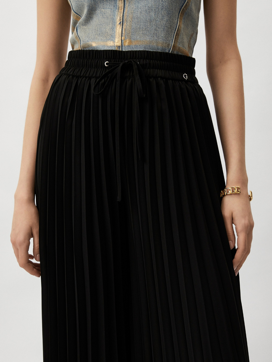 detail Guess dámske čierne nohavice