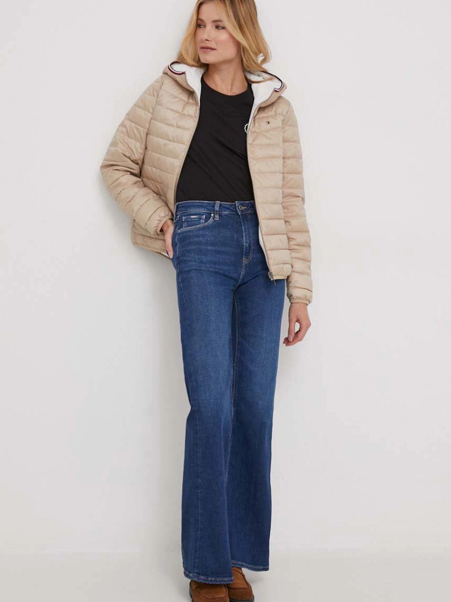 detail Tommy Hilfiger dámske čierne tričko
