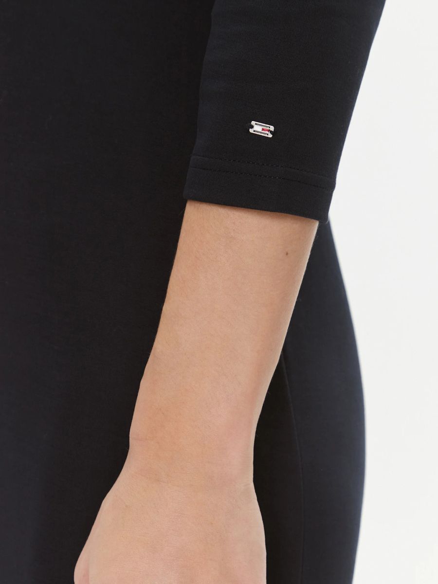 detail Tommy Hilfiger dámske tmavomodré  úpletové šaty
