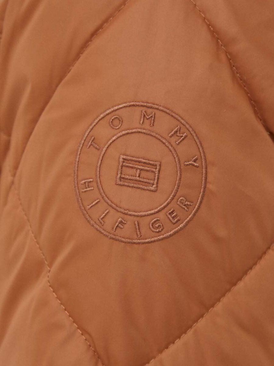 detail Tommy Hilfiger dámska hnedá bunda
