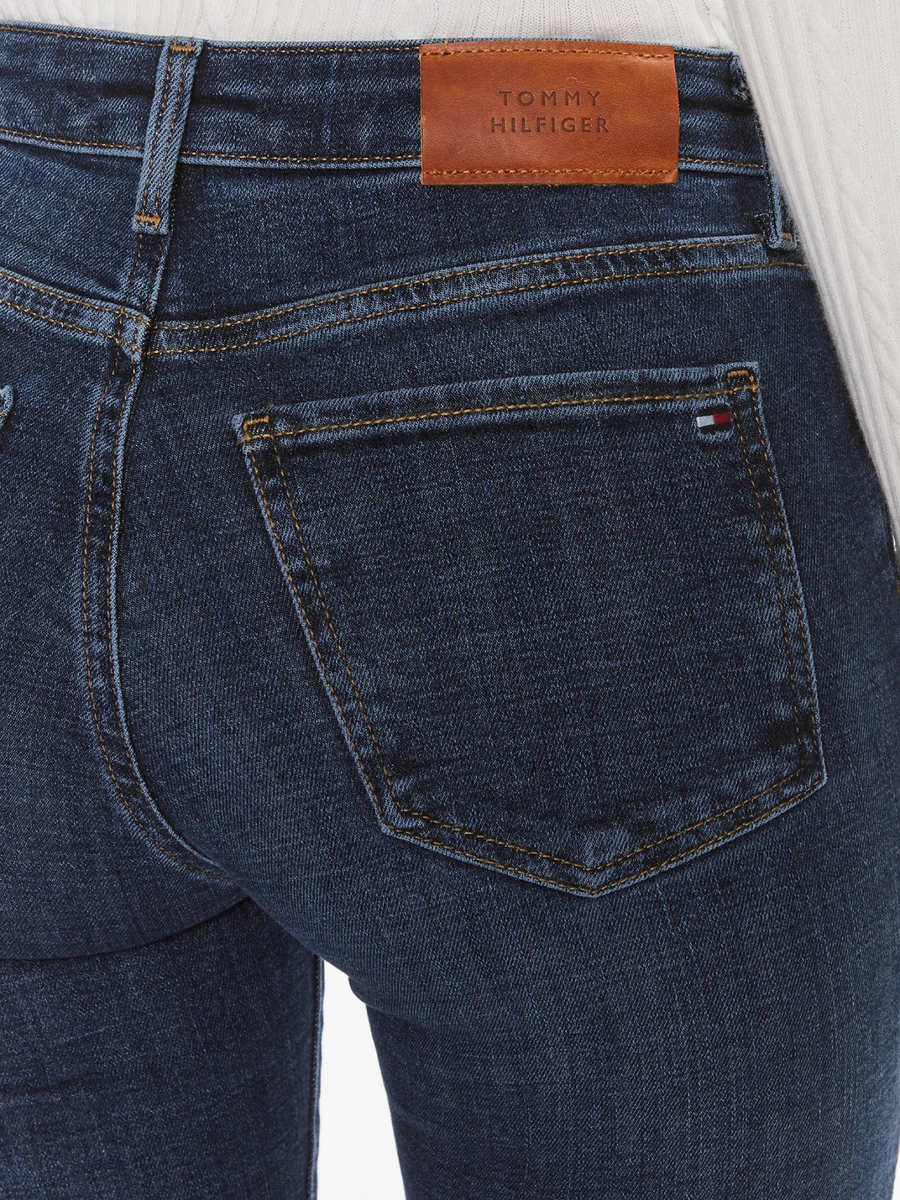 detail Tommy Hilfiger dámske tmavo modré džínsy 