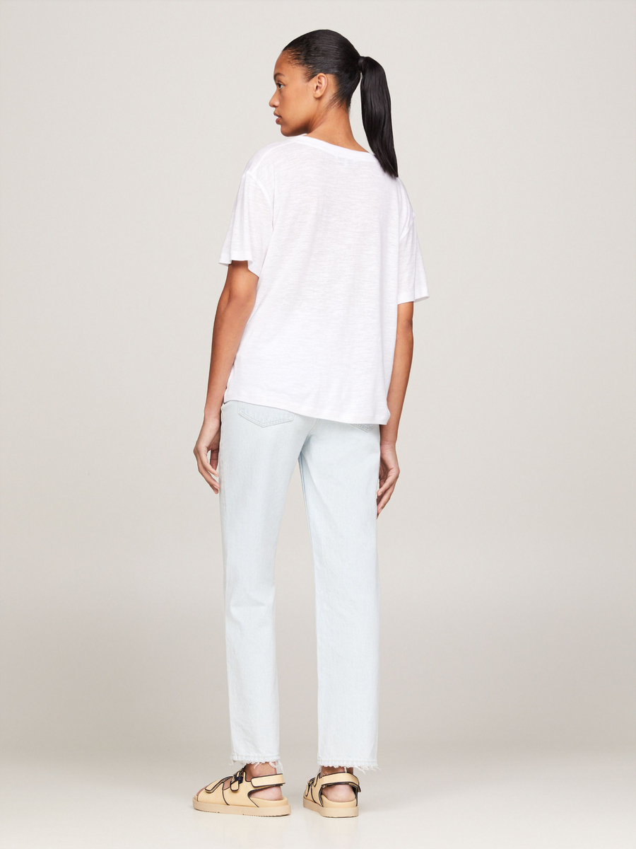 detail Tommy Hilfiger dámske biele tričko
