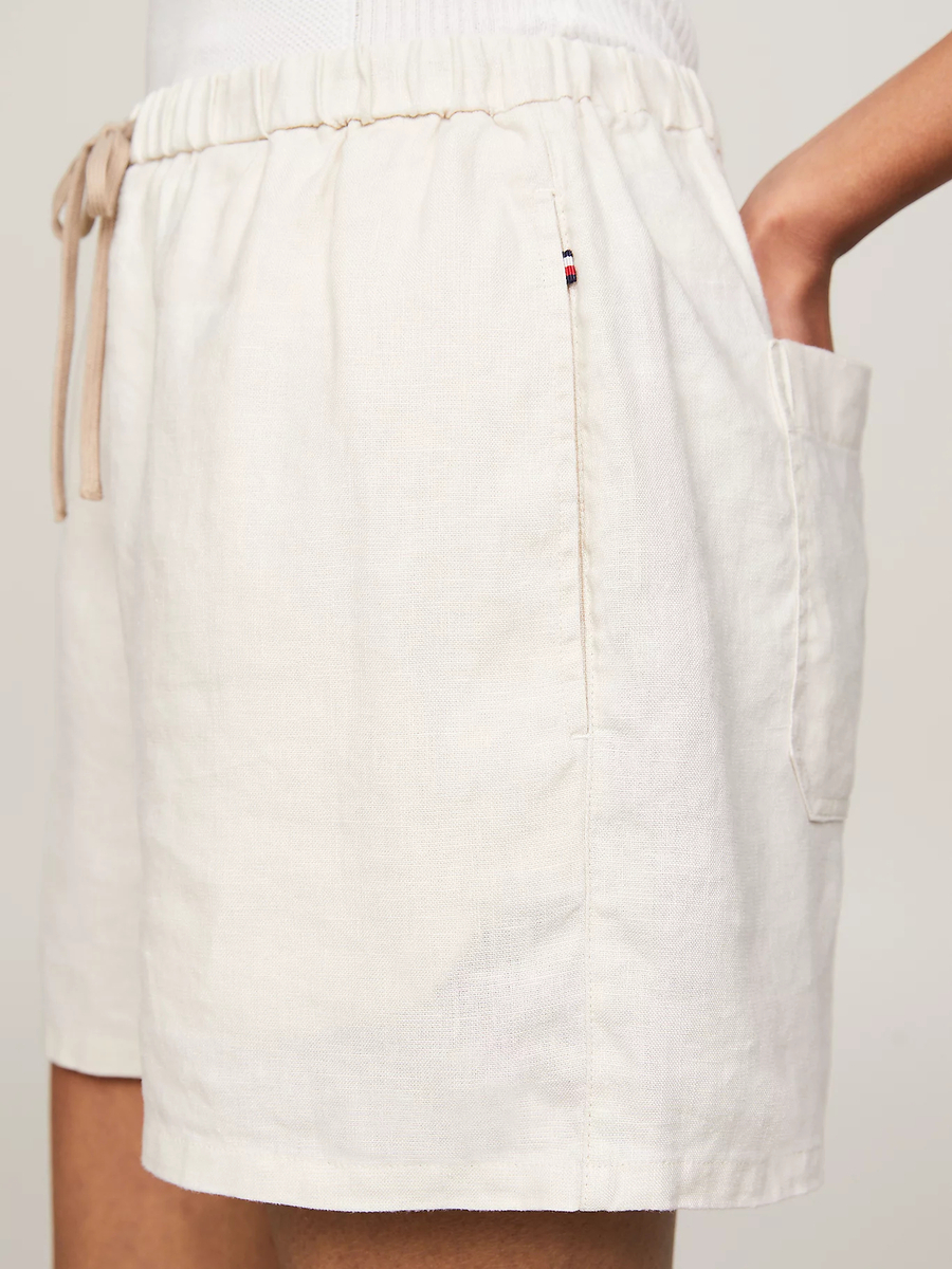 detail Tommy Hilfiger dámske béžové šortky