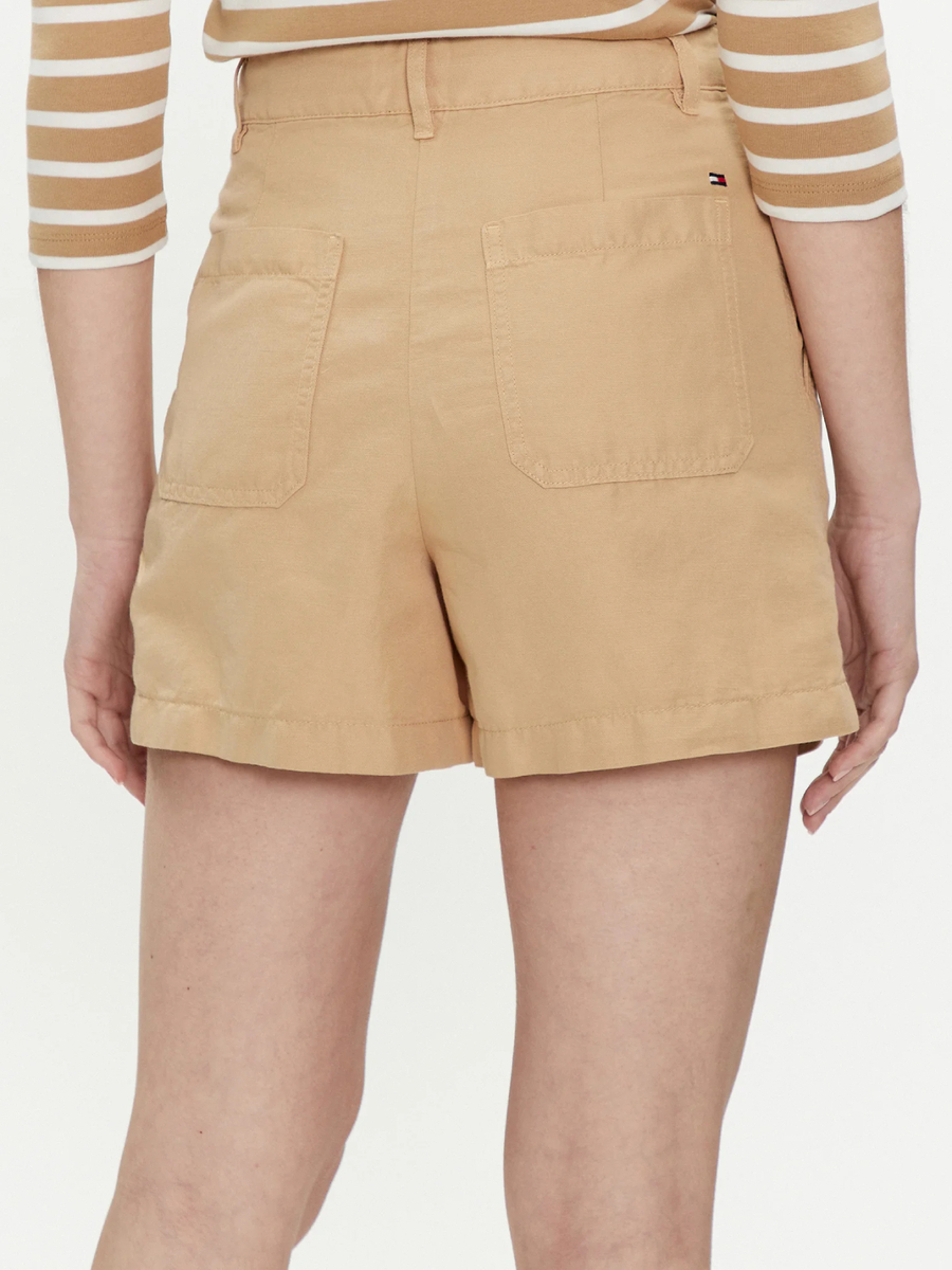 detail Tommy Hilfiger dámske béžové šortky