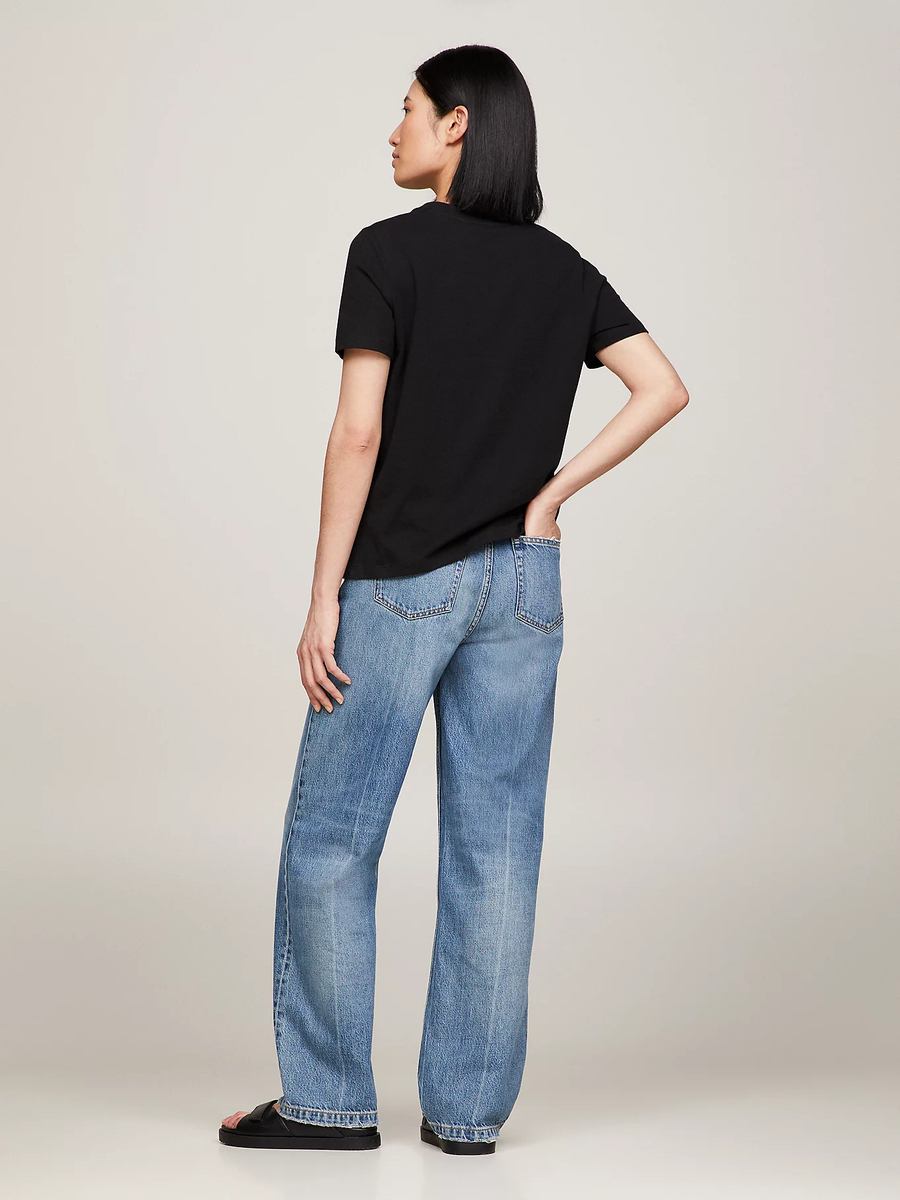 detail Tommy Hilfiger dámske čierne tričko