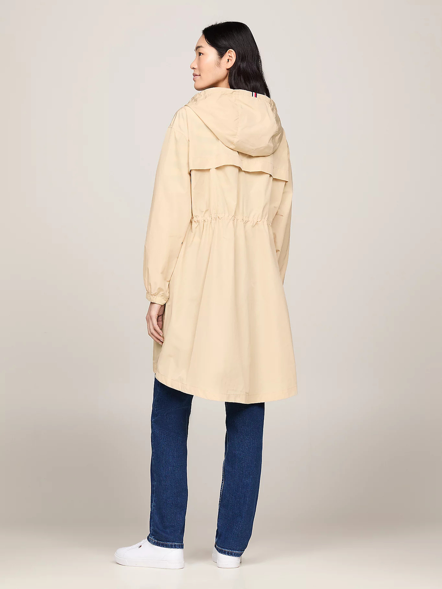 detail Tommy Hilfiger dámska béžová parka
