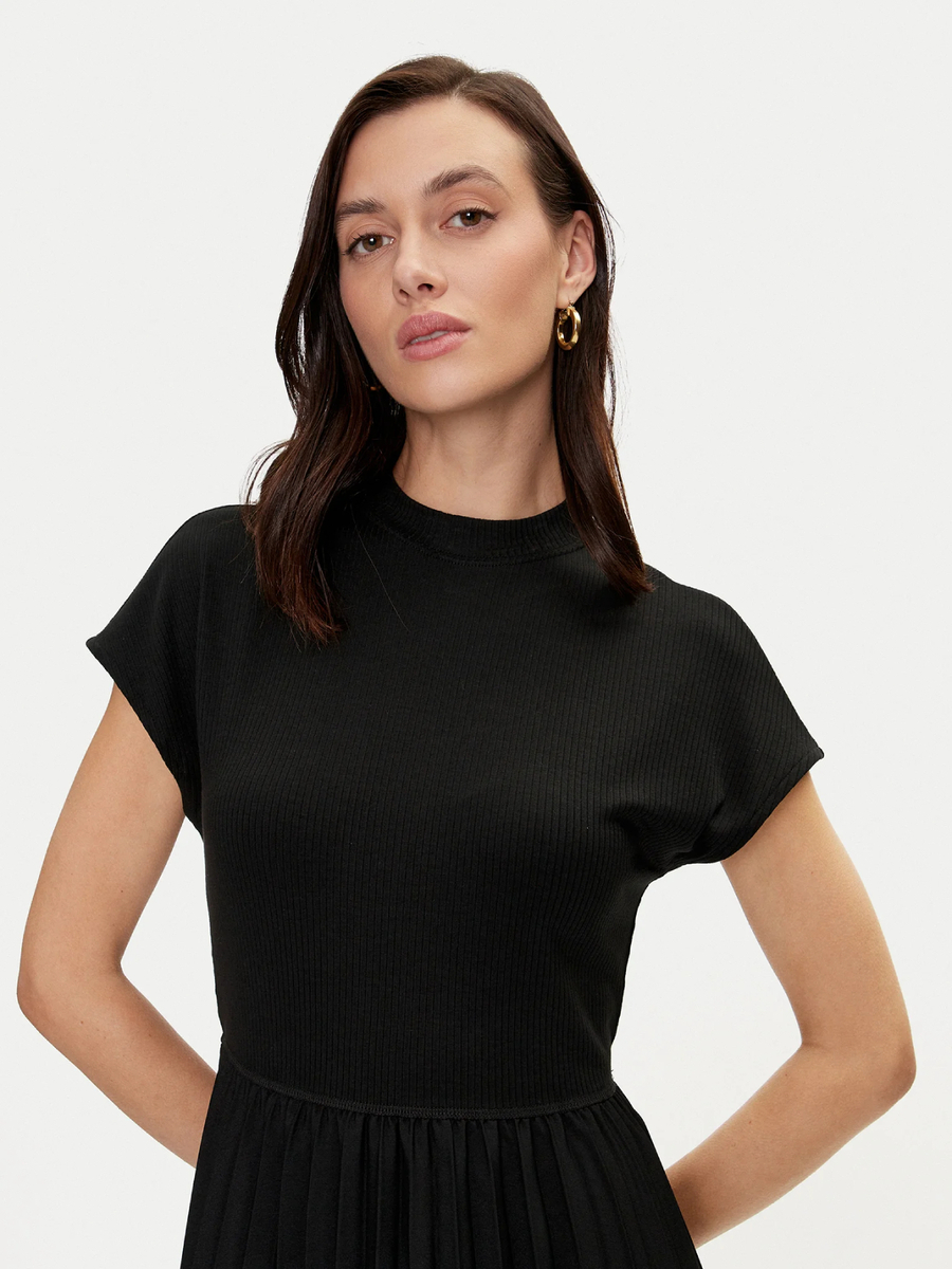 detail Tommy Hilfiger dámske čierne šaty