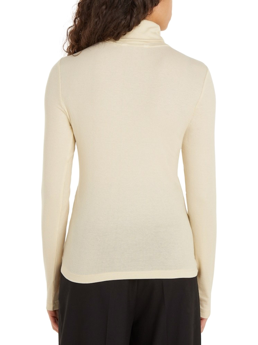 detail Tommy Hilfiger dámsky béžový rolák