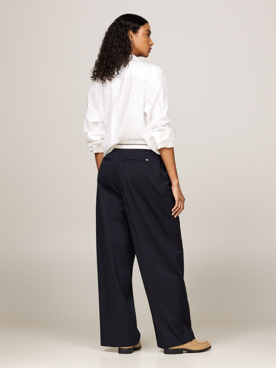 detail Tommy Hilfiger dámske tmavo modré nohavice