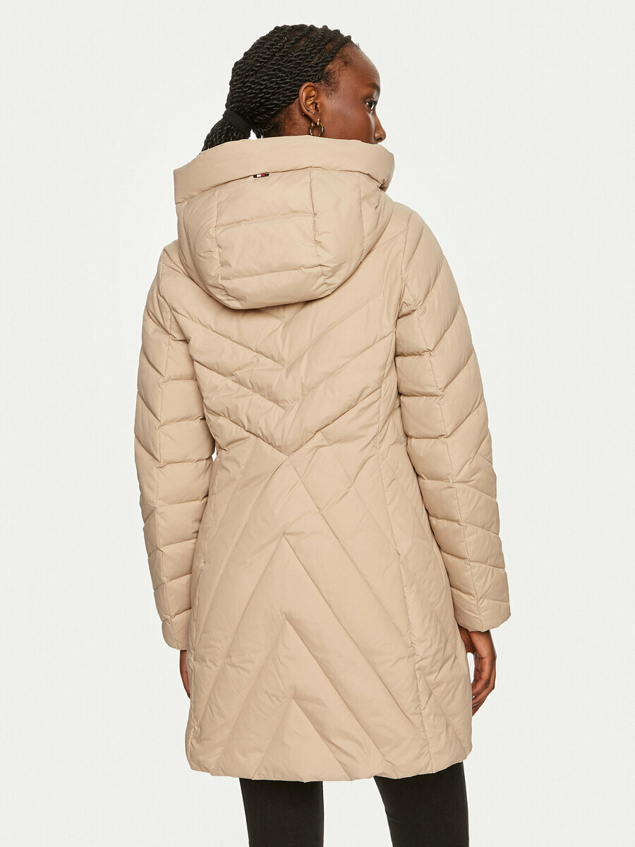 detail Tommy Hilfiger dámska páperová bunda Chevron