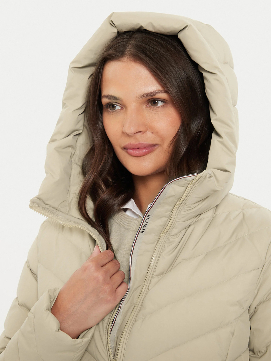 detail Tommy Hilfiger dámska béžová bunda