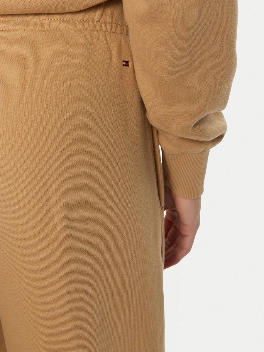 detail Tommy Hilfiger dámske béžové tepláky