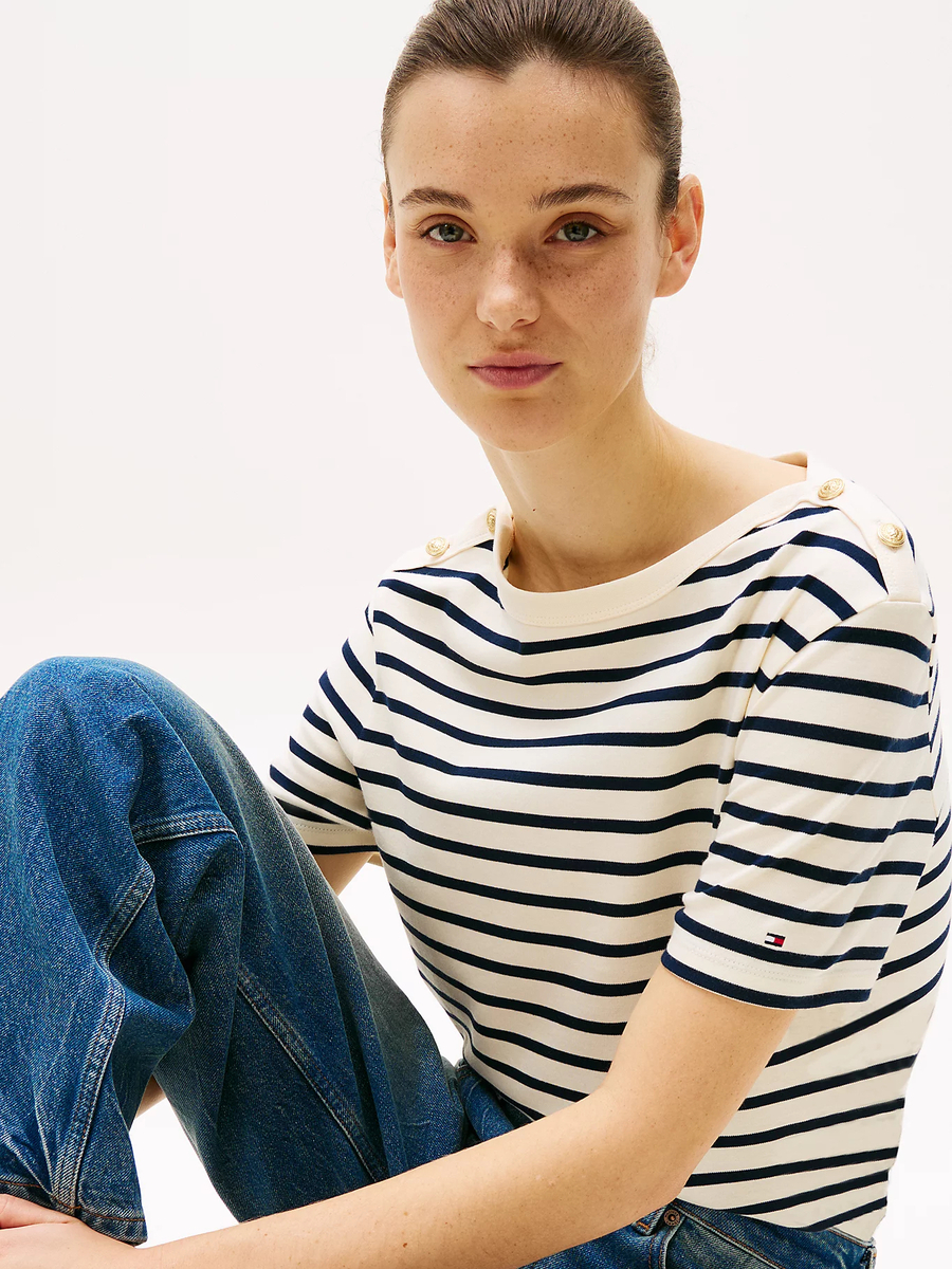 detail Tommy Hilfiger dámske pruhované tričko