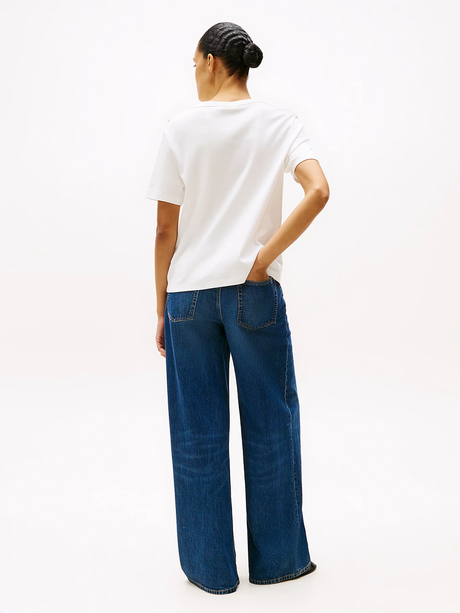 detail Tommy Hilfiger dámske biele tričko