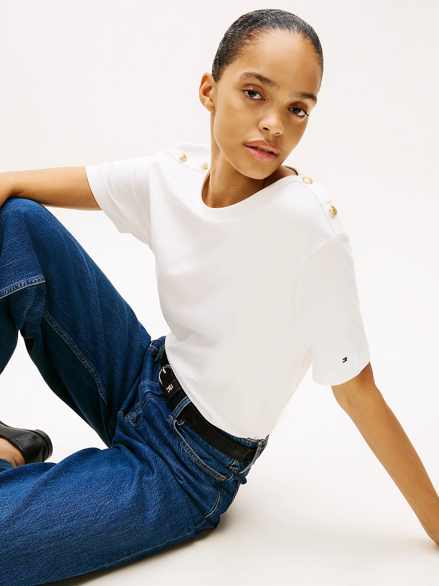 detail Tommy Hilfiger dámske biele tričko