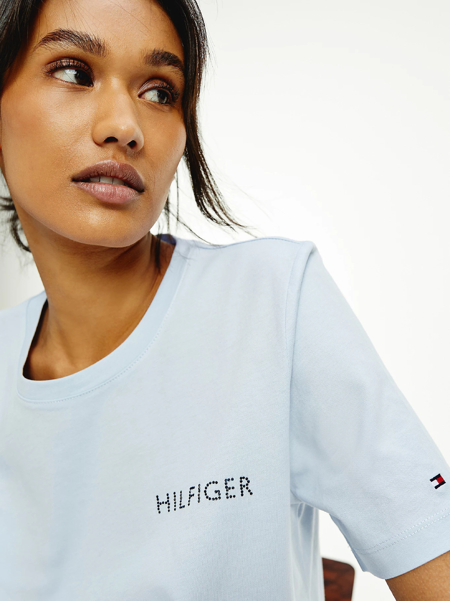 detail Tommy Hilfiger dámske bledomodré tričko