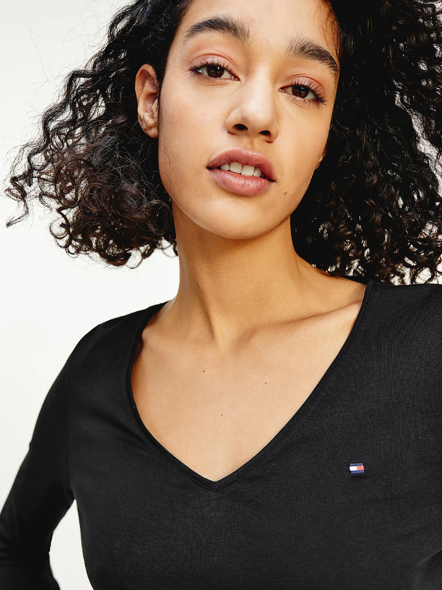 detail Tommy Hilfiger dámske čierne tričko