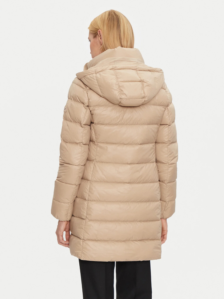 detail Tommy Hilfiger dámska páperová bunda