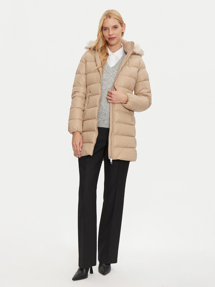 detail Tommy Hilfiger dámska páperová bunda