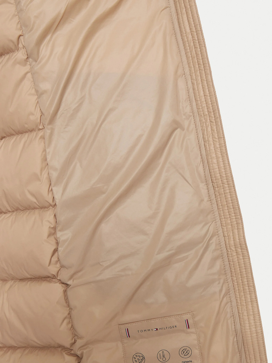 detail Tommy Hilfiger dámska páperová bunda
