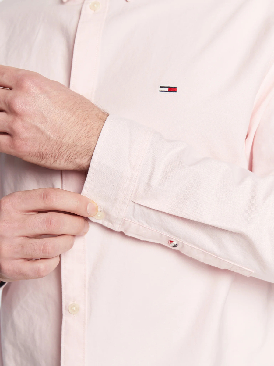 detail Tommy Jeans pánska ružová košeľa