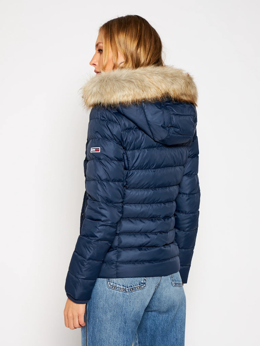 detail Tommy Jeans dámska tmavo modrá zimná bunda