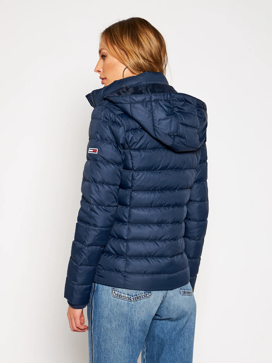detail Tommy Jeans dámska tmavo modrá zimná bunda