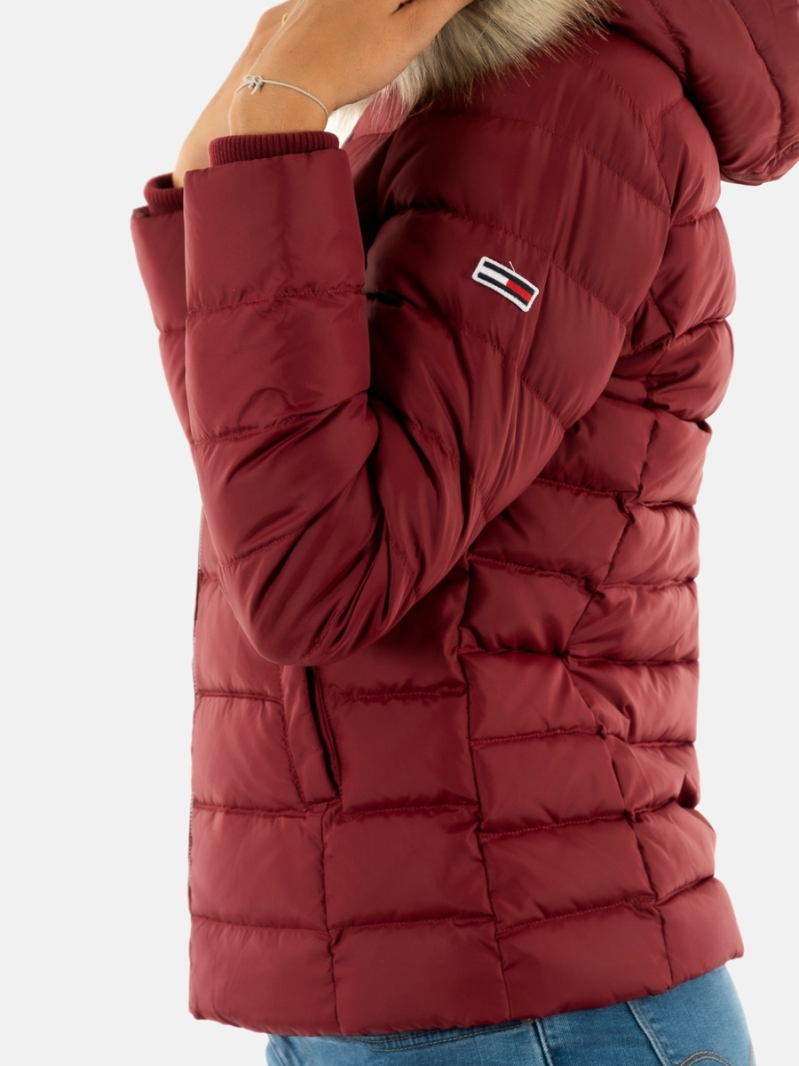 detail Tommy Jeans dámska vínová zimná bunda