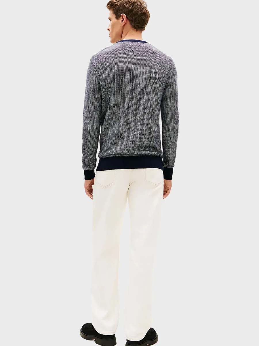 detail Tommy Hilfiger pánsky tmavomodrý sveter