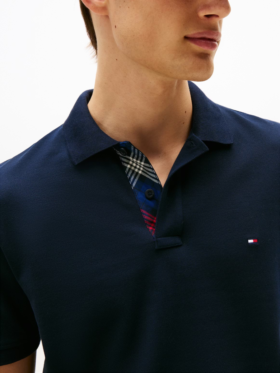 detail Tommy Hilfiger pánske tmavo modré polo tričko
