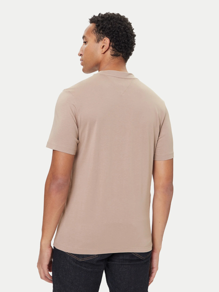 detail Tommy Hilfiger pánske béžové tričko