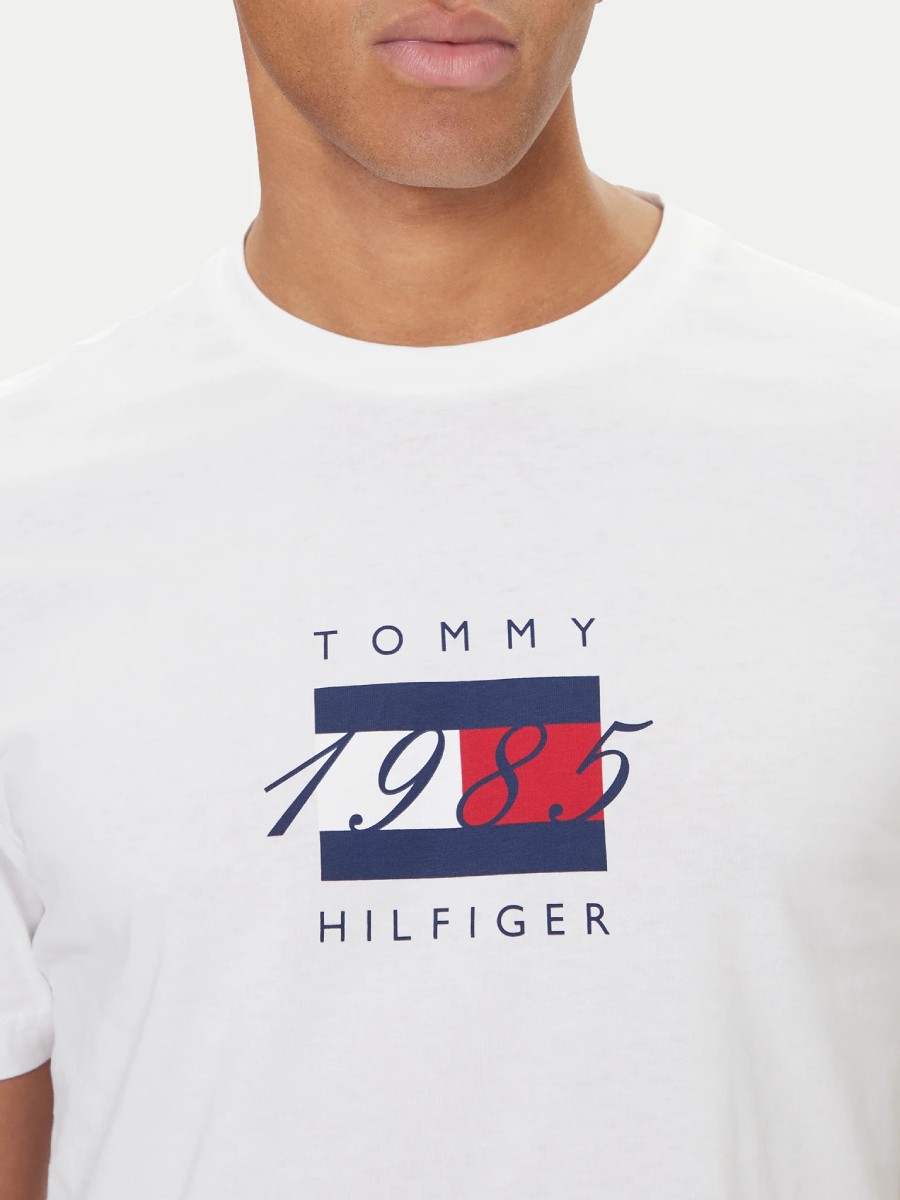 detail Tommy Hilfiger pánske biele tričko