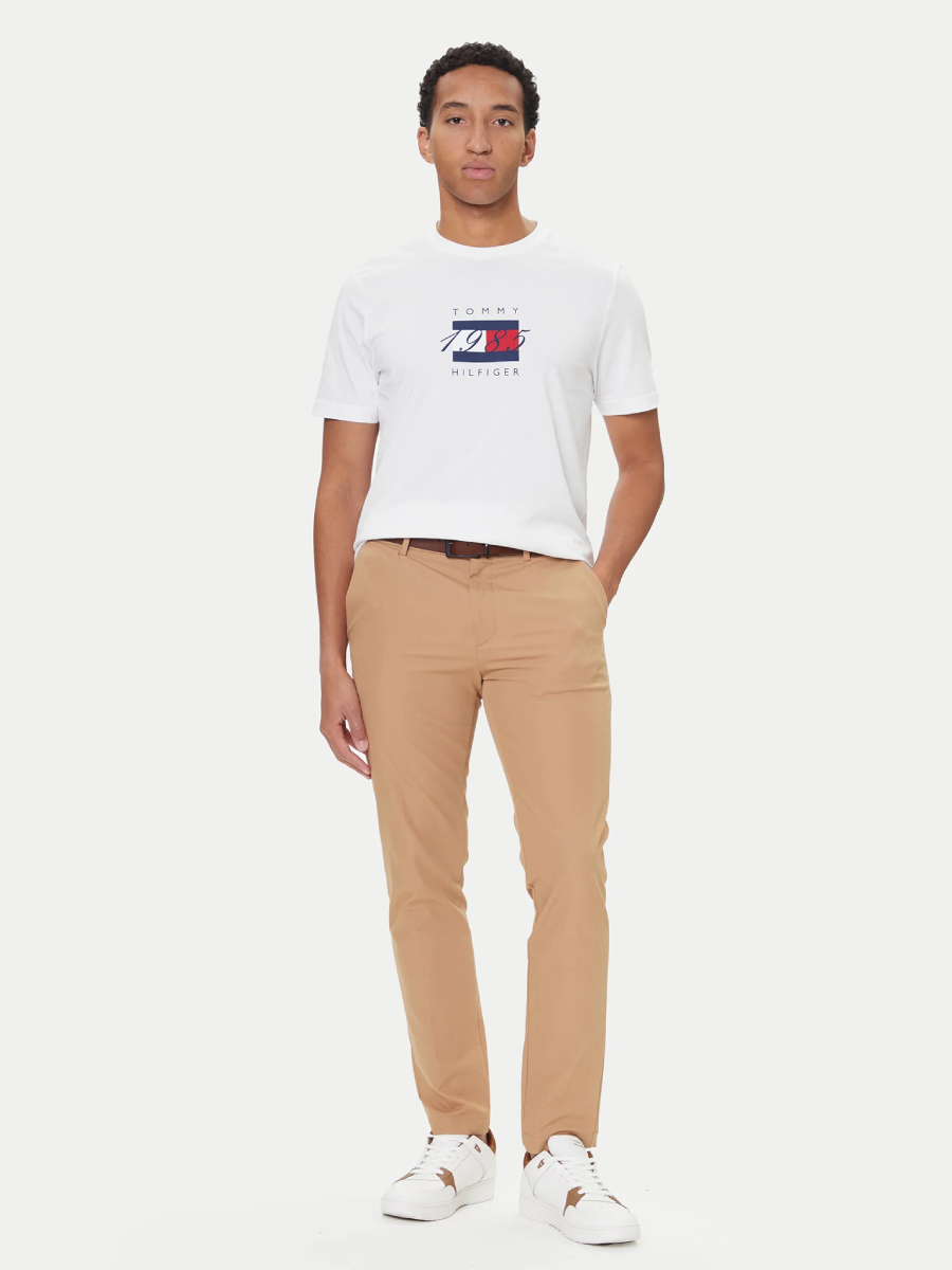 detail Tommy Hilfiger pánske biele tričko