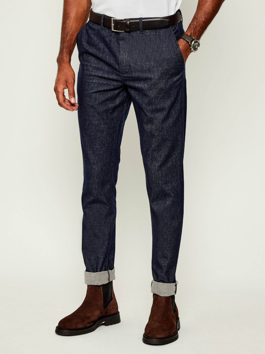 detail Tommy Hilfiger pánske tmavo modré nohavice