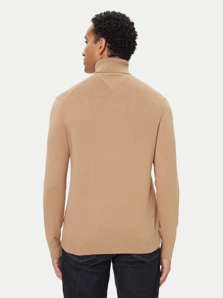 detail Tommy Hilfiger pánsky béžový rolák